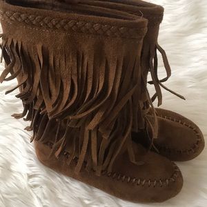 BNWT Girls Moccasin Fringe Boots size 13